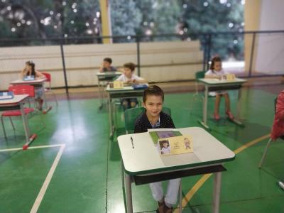 Noite de Autógrafos dos alunos do Jardim 2 da Escola Aluísio Maier foi um verdadeiro sucesso